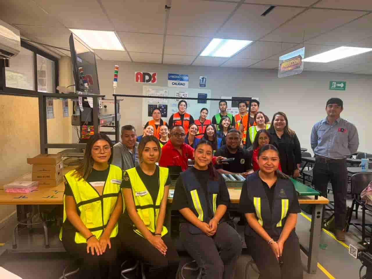 Imagen de artículo EMPRESA ACCIONES Y DESARROLLOS DE SALTILLO (ADS) DONA BANDA AUTOMATIZADA PARA LABORATORIO DE INGENIERÍA EN GESTIÓN EMPRESARIAL DEL TECNM-SALTILLO