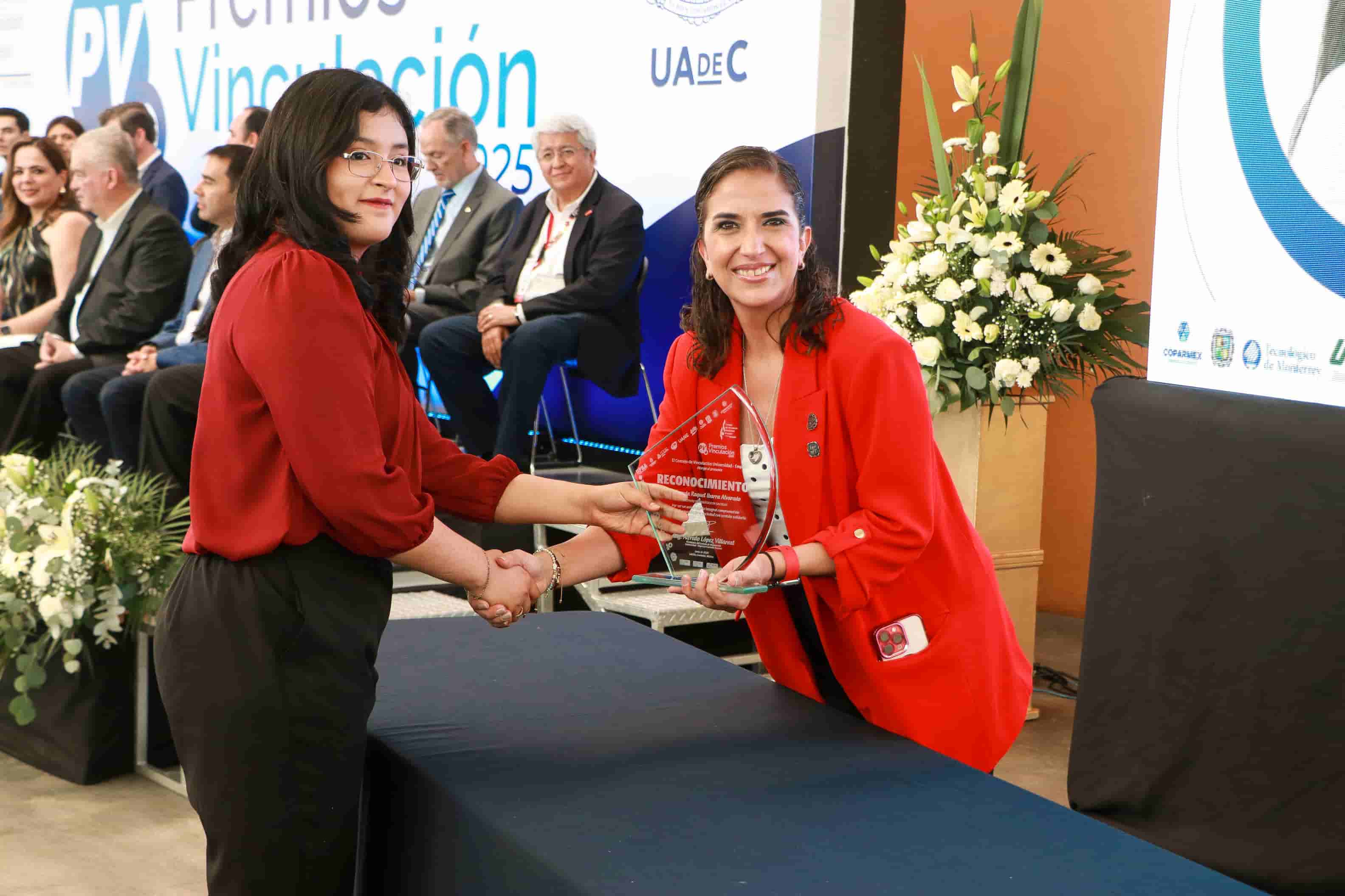 Imagen de artículo POR SU EXCELENCIA Y COMPROMISO RECONOCEN A DOCENTE Y DOS ALUMNOS DEL TECNM-SALTILLO EN LA VIGÉSIMA PRIMERA EDICIÓN DE LOS PREMIOS VINCULACIÓN